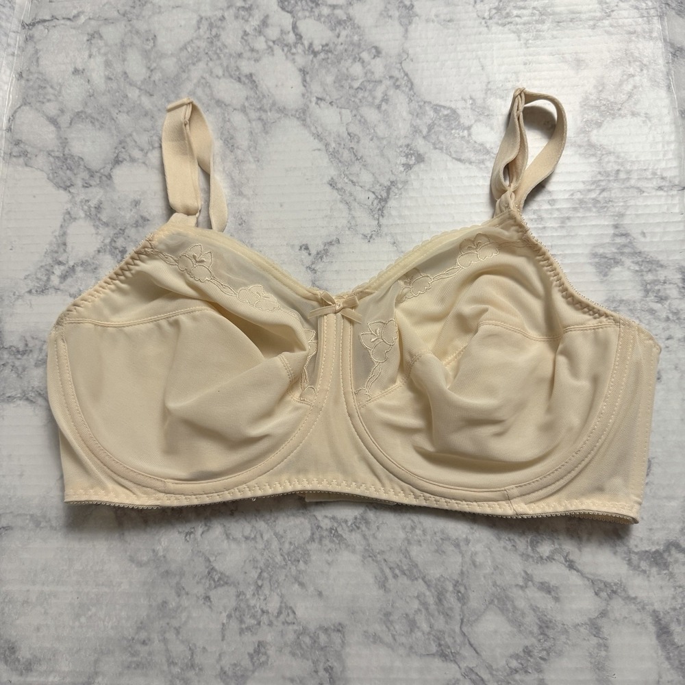 Bali Women's Flower Underwire Ivory or Cream Bra Style 0180 Size 36DD/E